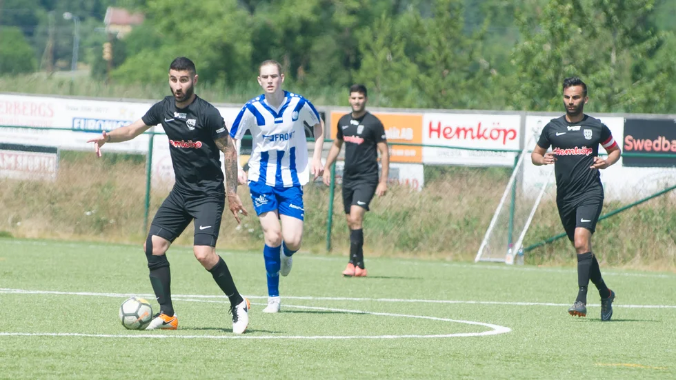 Robert Massi tycker inte att TVSK ska känna någon press inför kvalmatchen mot lördag.