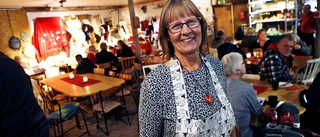 Marknad inför julen med lokala aktörer