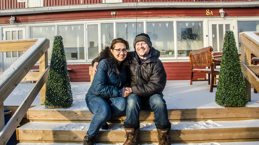 Mannen dömdes i tingsrätten för våldtäkt mot barn till två år och tre månaders fängelse. Nu friar hovrätten  mannen för våldtäkten.