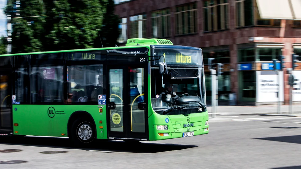 Busskortet för pensionärer har höjts med drygt 1000 kronor på tre år, skriver Kerstin Lindblad.