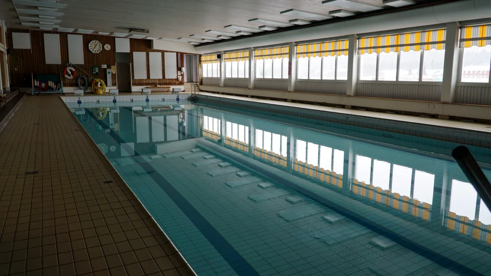 Simhallen och sporthallen i Arjeplog byggdes under slutet av 60-talet, och firar i år 50-årsjubileum. 