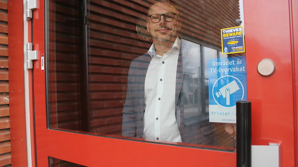 Sedan veckan efter sportlovet är skolans alla entrédörrar låsta. Somliga för jämnan, andra öppnas med passerkort. "Finns många fördelar med den nya tekniken", säger rektor Andreas Ekberg. 