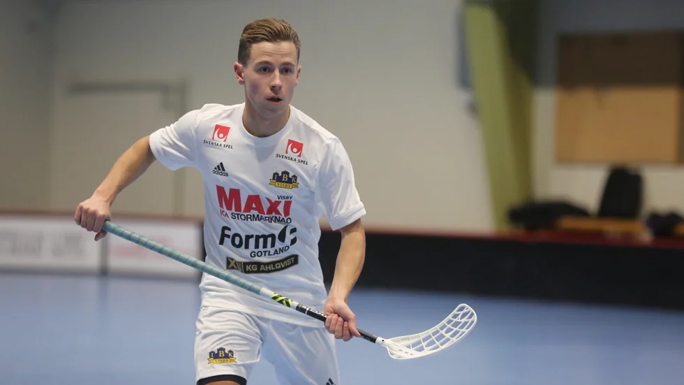 Nye backen Filip Nilsson har blivit en nyckelspelare i Visby IBK. 