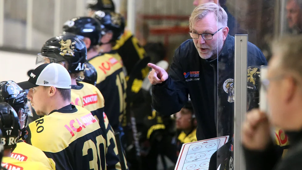 Peter Nordström slutade i Vimmerby Hockey och är kritisk till hur klubben skötte situationen med honom. 
