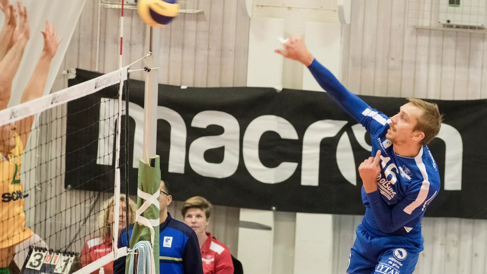 100:e serveesset är målsättningen för VVK-spelaren Albin Bishop Eriksson i bortamötet med Örkelljunga.