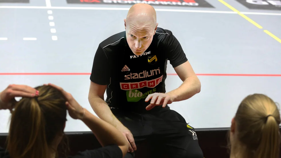 Joakim Sjöstrand fick plötsligt hoppa in som huvudtränare i Endre och efter det är han obesegrad.