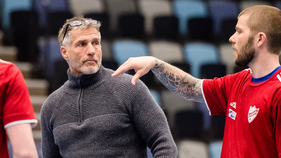 Skön bortaseger. Peter Melchersson fick se Simon Skuthälla leda ett IFK Nyköping som spelade skolbokshandboll under den första halvleken och en bit in i den andra.