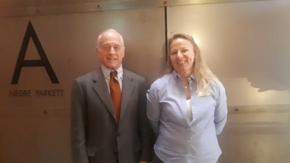 Ortopedkirurgen Leo Whiteside från St Louis USA trivdes bra i sällskap med Östgötaortopeden Helene Andersson Molina.