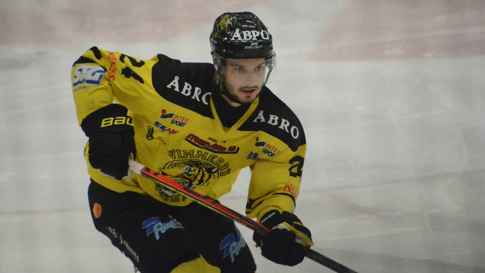 Förra säsongens poängkung i VH, Roman Semjonovs, gjorde mål för Tingsryd i hockeyallsvenskan. 
