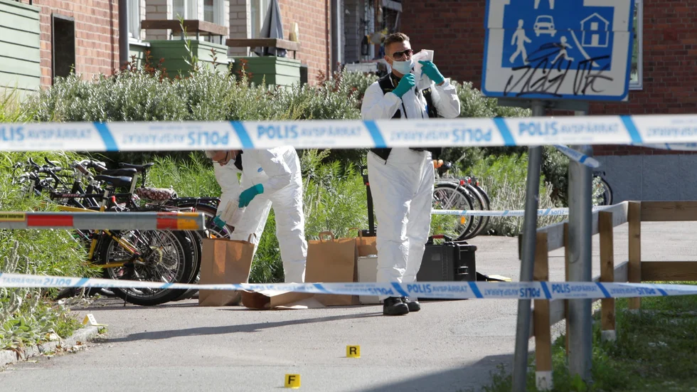 En mordutredning inleddes sedan 35-åringen avlidit av sina skador. 