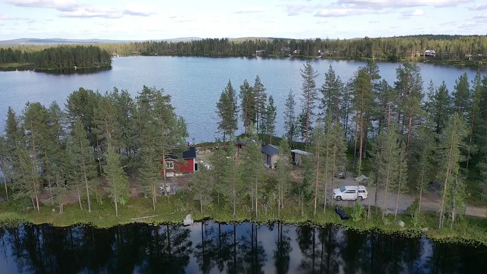 "Vi accepterar att de inte hittar ett exakt likadant läge", säger Johan Trulsson om sin stuga i Laurajärvi, men menar att ersättningen är långt ifrån vad som krävs för att ens hitta något jämförbart.