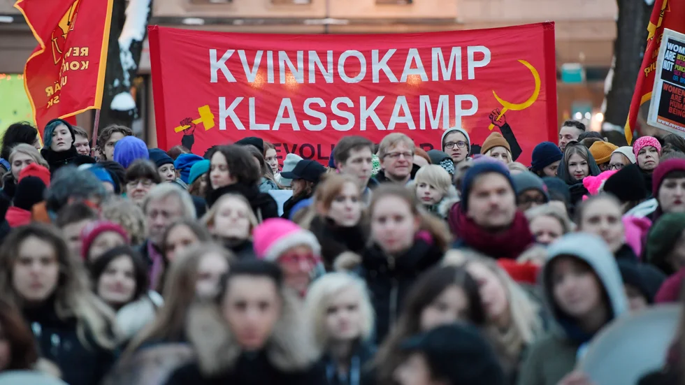 Internationella kvinnodagen 8 mars är en global kamp om vilka berättelser och den historieskrivning som ges plats i vår samtid, menar kulturredaktör Eva Åström.