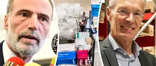 Tre bilar i lågor                   