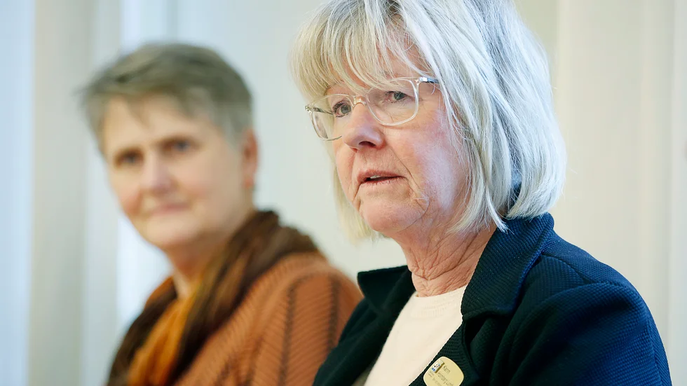 Karin Holmberg Lundin, chef för gymnasieskolan i Eskilstuna kommun, bekräftar att de avsatta skolledarna på Rinmangymnasiet använt de svarta pengarna från p-avgifterna till alkoholinköp. I bakgrunden förvaltningschef Ingrid Sköldmo.