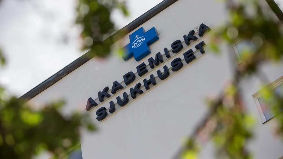 Två misstänks för glasskross på Akademiska natten mot lördag.