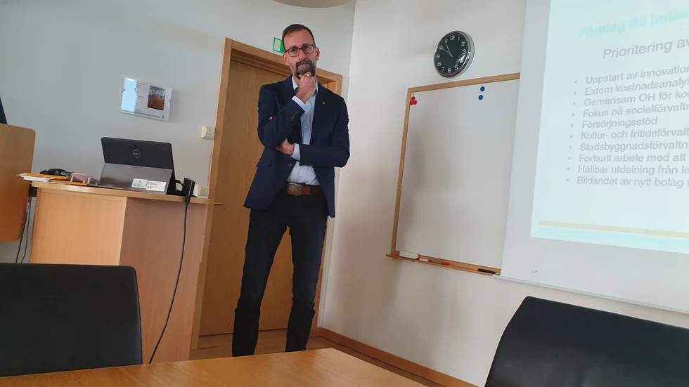 Den 18 september tillkännagav Mikael Lekfalk att en extern konsult skulle anlitas för att hitta besparingar på  50 miljoner.