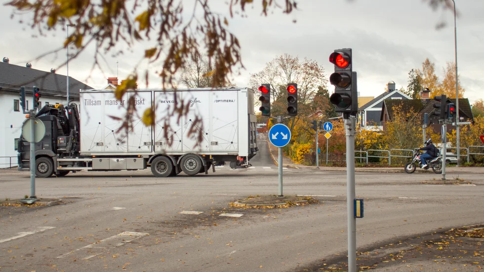 Nu lyser åter ljusen i korsningen Vingåkersvägen/Oppundavägen/Västgötagatan.