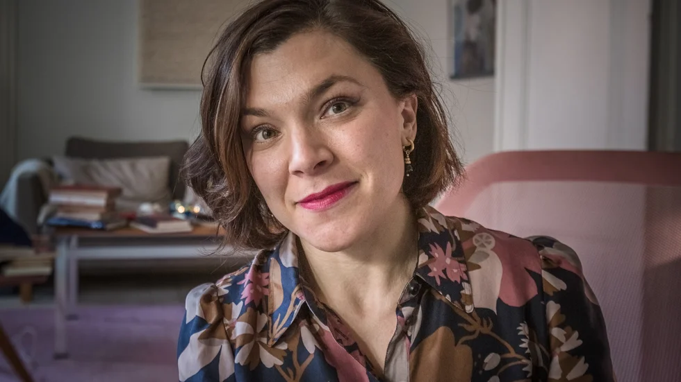 Alexandra Borg är så glad för att hennes och Nina Ulmajas bok "Strindbergs lilla röda" har nominerats till Augustpriset i fackboksklassen.  25 november får vi veta om den har vunnit.
