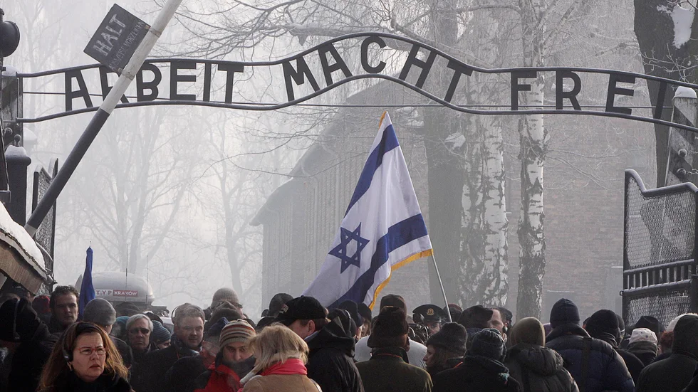 Bilden är från 65-årsdagen av minnet av frigörelsen av Auschwitz.