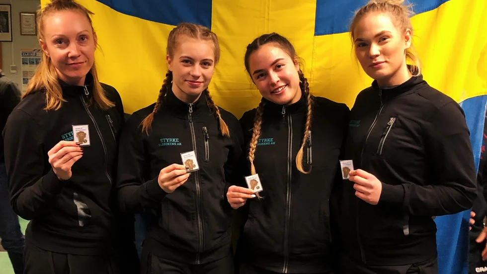 Bronslaget från söndagens SM. Från vänster Erica Danielsson (reserv), Maxine Olsson, Josefin Bergenhall och Emma Ekström.