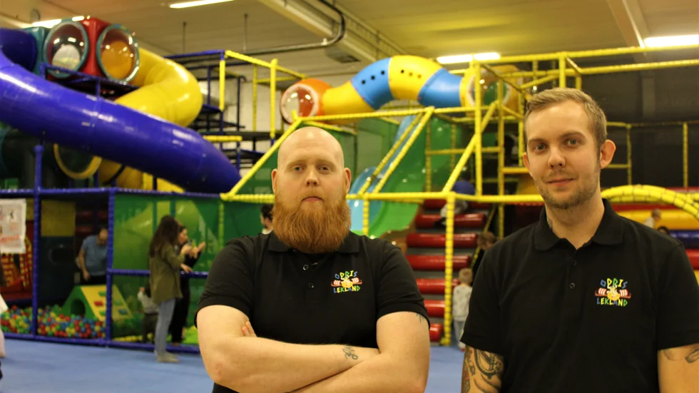 Ägarna Glenn Söderlund (t v) och Erik Broberg väljer att stänga leklandet. Erik Broberg är hoppfull. "Absolut hoppfull, vi kommer att finnas kvar efter det här", säger han.