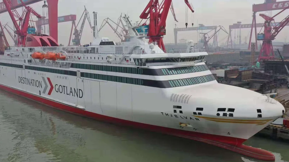 M/S Thjelvar är ett systerfartyg till LNG-färjan M/S Visborg.