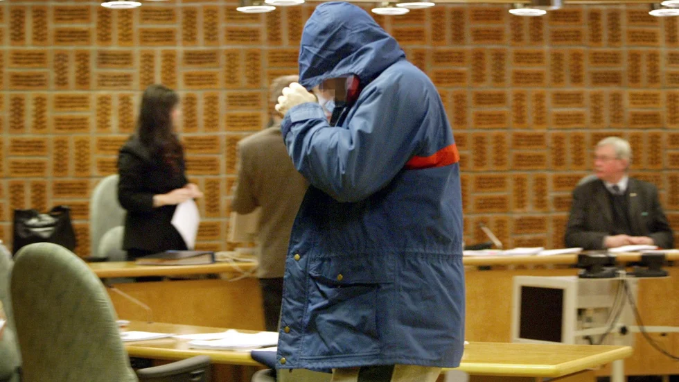 Den åtalade yxmördaren vid rättegången 2005. (Arkivbild)