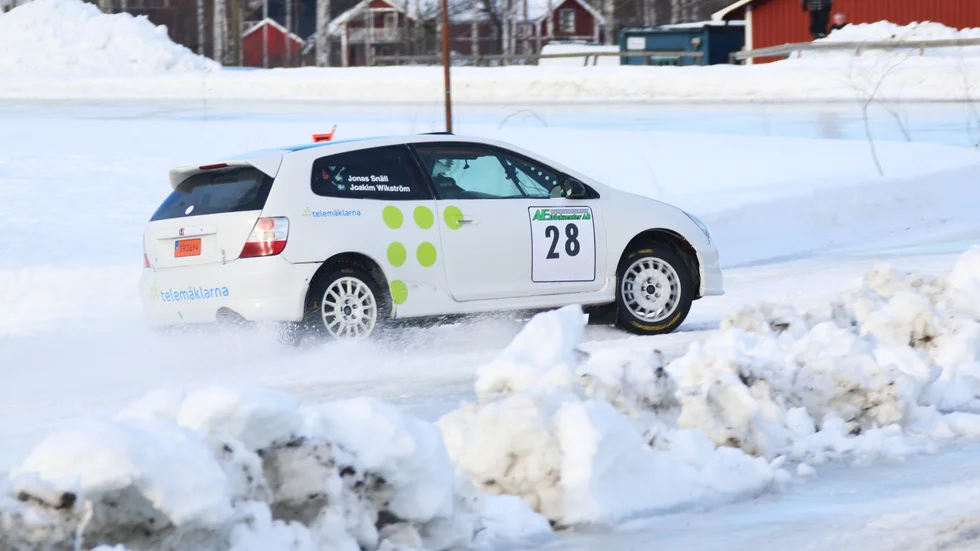Jonas Snäll tar ett uppehåll från rally. (Arkivbild)