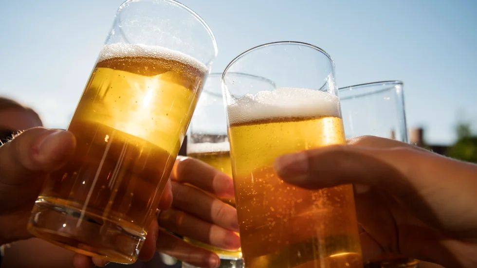 Brotten som mannen åtalades för har skett efter alkoholintag, åklagarens uppfattning är att 37-åringen från Strängnäs nu tagit tag i sina problem. Tingsrätten valde också att inte skicka honom i fängelse.