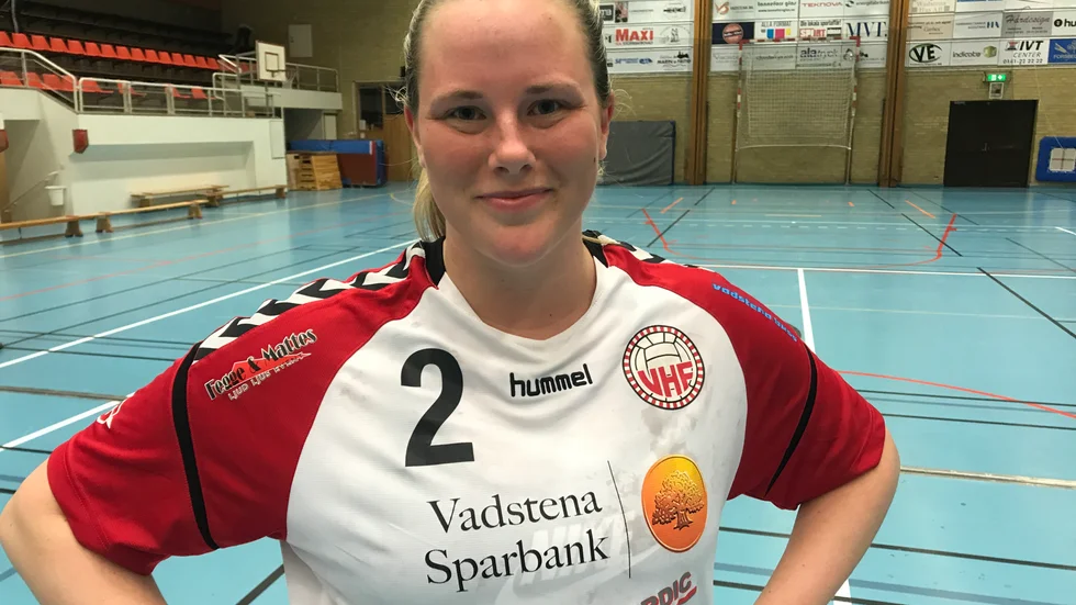 Frida Axell har gjort två matcher efter comebacken. "Jag ställer upp när det fattas folk", säger hon om sin känsla för Vadstena HF som hon tycker att det är viktigt har ett damlag.