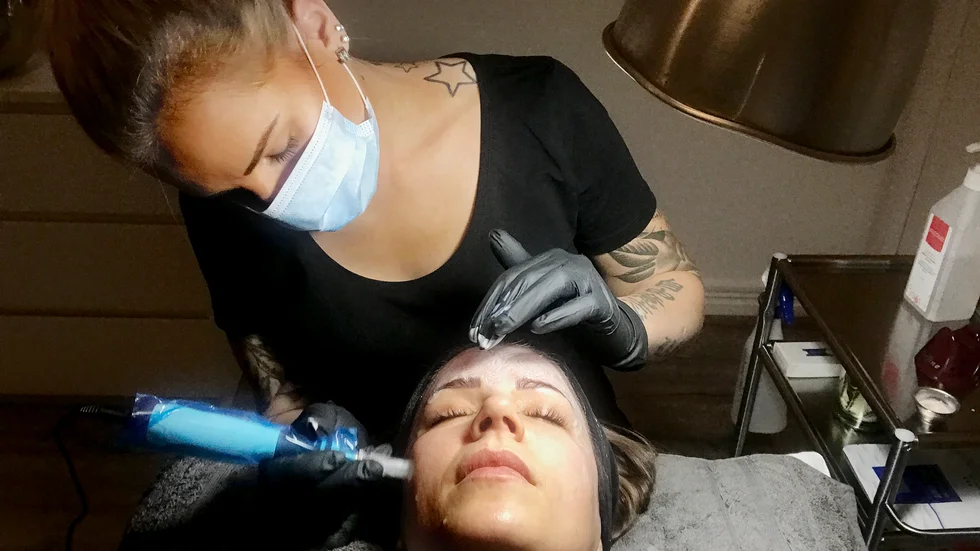 Linda Hedenstedt tar in behandlingar som hon själv blir sugen på att göra. BB skin glow är hennes absoluta favorit.