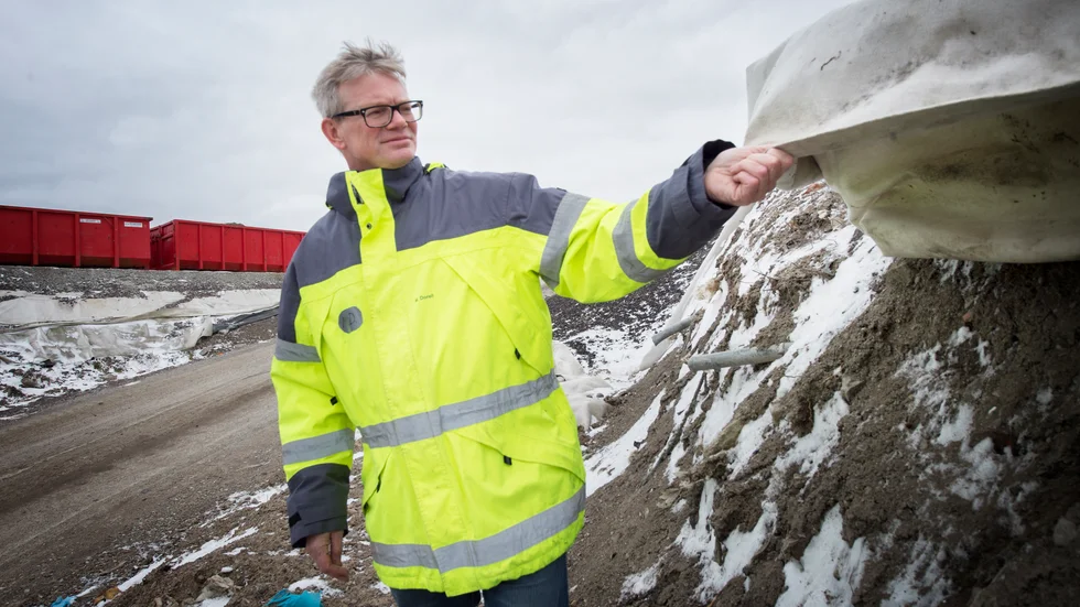 Mats Dorell arbetet med sluttäckningen av Korslöts avfallsanläggning.