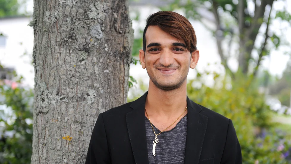 Ahmad Shah är en av finsnickerieleverna som ställer ut på Centrumgalleriet.