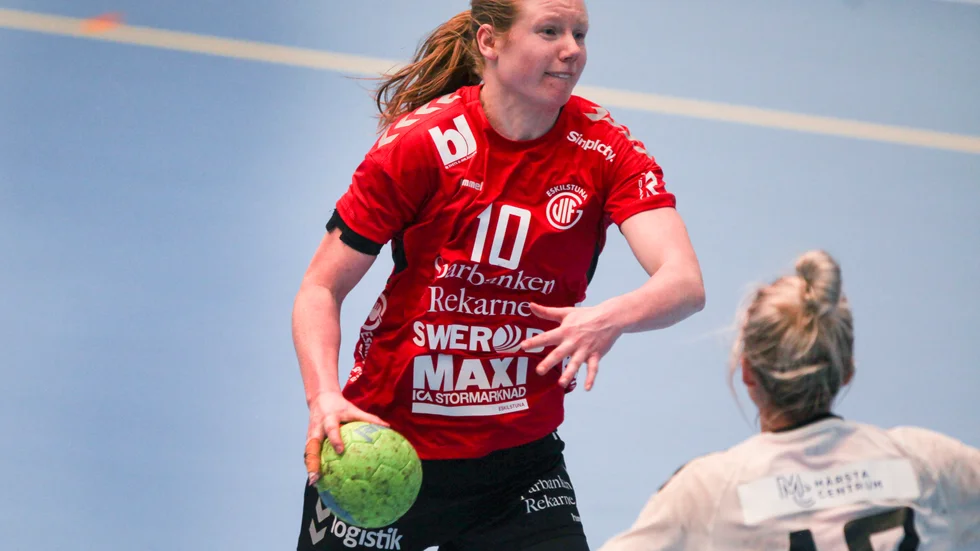 Josefin Johansson öste in mål borta mot Kärra men  hennes Guif föll ändå stort. (arkivfoto)