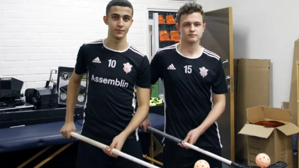 Ahmad Aldeeb, till vänster, svarade för det första SIBK-målet i toppmötet. Till höger lagkamraten Alvar Aav.