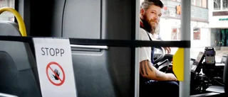 Oro hos förare bakom skärpta bussrutiner