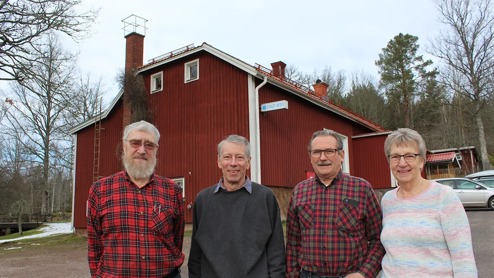 Hälften av styrelsen för IOGT-NTO i Hallingeberg, från vänster: Tord Wessman, Lars Svensson samt Nils-Erik och Inger Forslind.