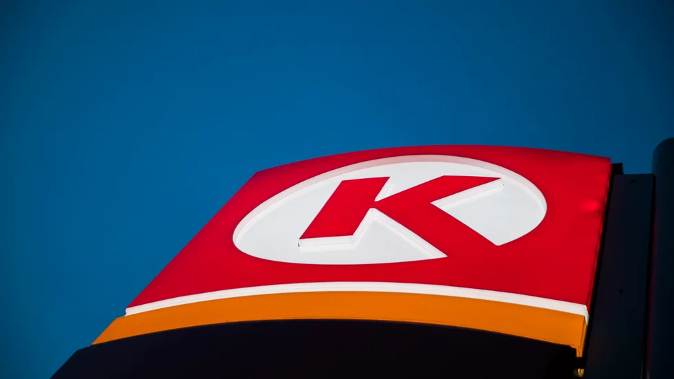 En gratistankare kom över 71 liter bensin hos Circle K på Eskilstunavägen.