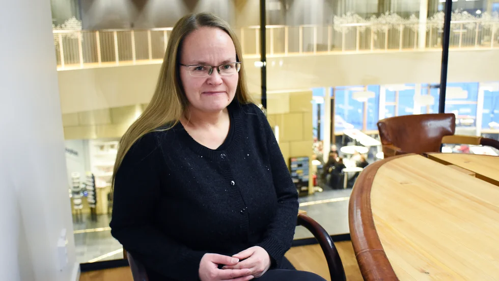 "Det kommer att bli kännbart och det är jättesvåra beslut att fatta", säger Annica Henelund (C), ordförande i kultur- och utbildningsnämnden om pengarna som ska sparas. 