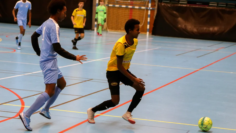 Vingåker lyckades besegra Stigtomta med 4–0 i första matchen.