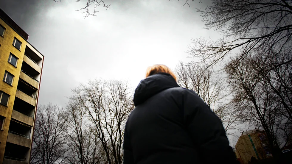 Den 29-åriga kvinnan åtalas för bidragsbrott.
