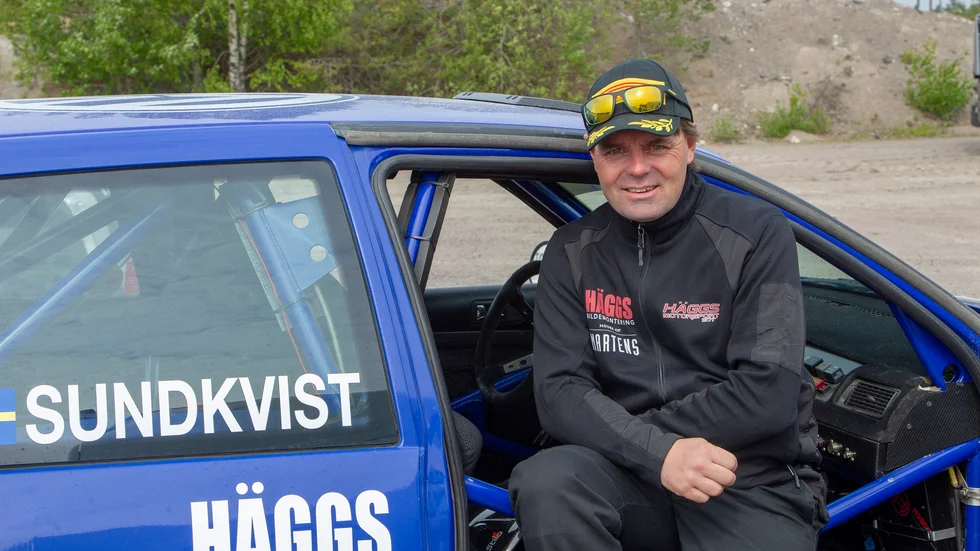 Toni Sundkvist tar plats bredvid SMK Hälsinges Niklas Hägg när årets första SM-tävling i rally körs i Vännäs.