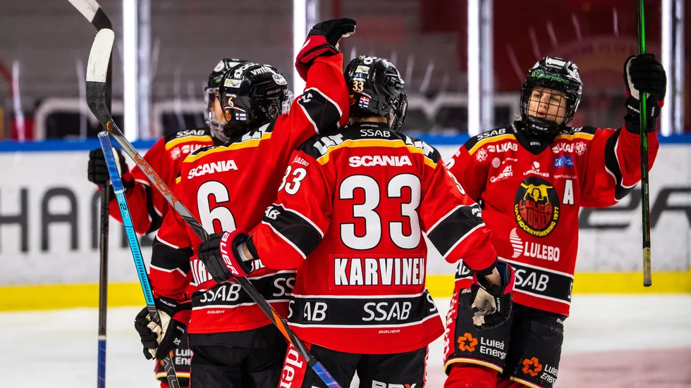Emma Nordin går och väntar på att finalserien ska börja.