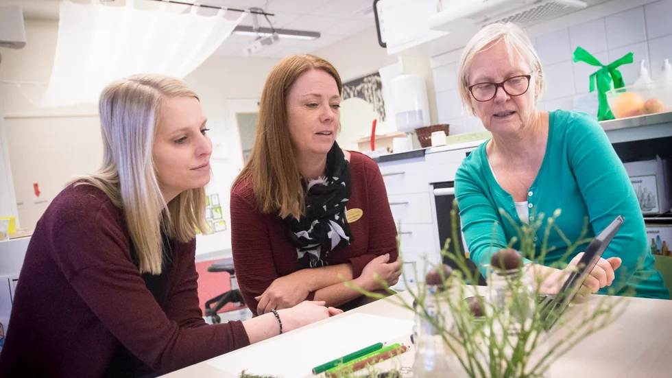 Bea Sundström, Annelie Hoinard och Eva Modig på Guldregnet har redan fått flera aha-upplevelser av kursen de påbörjat.