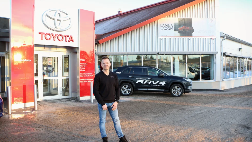 Wille Forsman som säljer Toyota på Burlins motor tror inte att deras försäljning kommer att påverkas nämnvärt av den nya fordonsskatten.