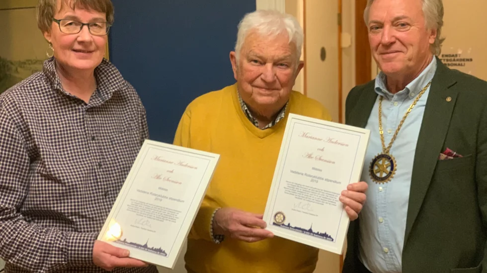 Marianne Andersson och Åke Svensson tillsammans med Rotarypresident Anders Rosén i samband med stipendieutdelningen.