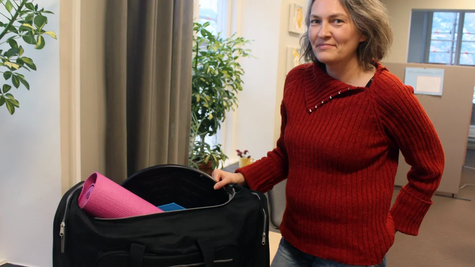 Man ska leva som man lär och självklart har nya fritidschefen Hannah Gruffman Move Motalas rörelseväska på kontoret. I sin nya roll vill Gruffman lyfta föreningslivet och de ideella krafterna.