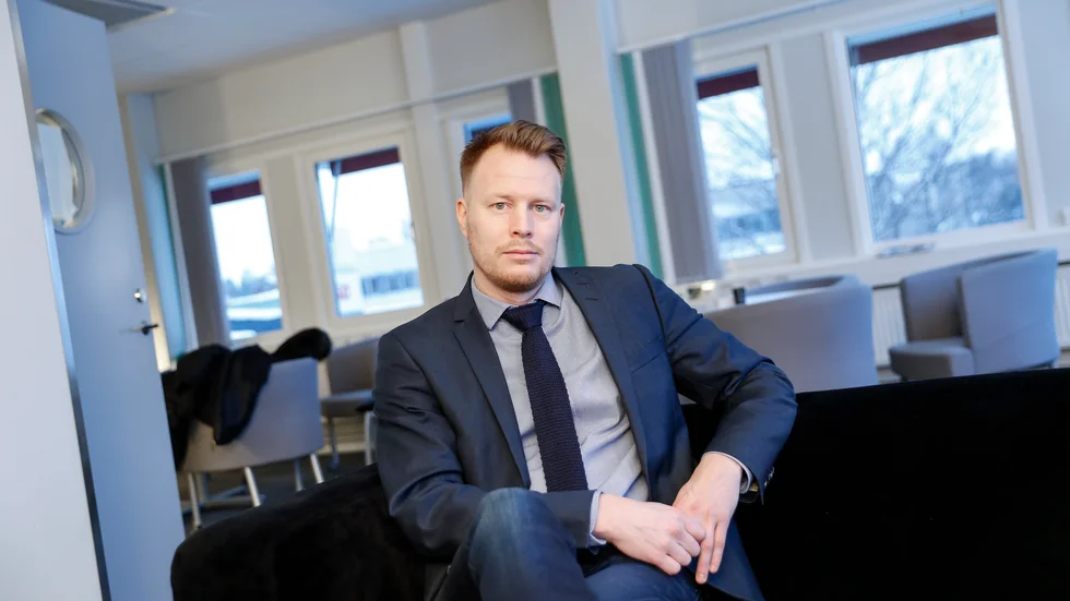 Länsstyrelsen näringslivschef Andreas Lind tar måndagens besked om Lindbäcks bygg varslar över 50 anställda med ro. "Jag hoppas att det handlar om en klok inbromsning som beror på svag orderingång."