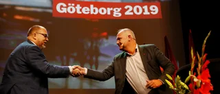 LO:s ordförande går snett utåt vänster