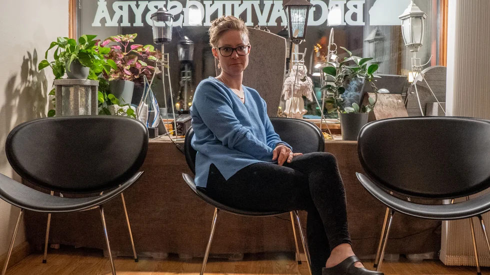 Suvi Tyrväinen hoppas kunna hitta någon som vill ta över begravningsbyrån i Pajala.